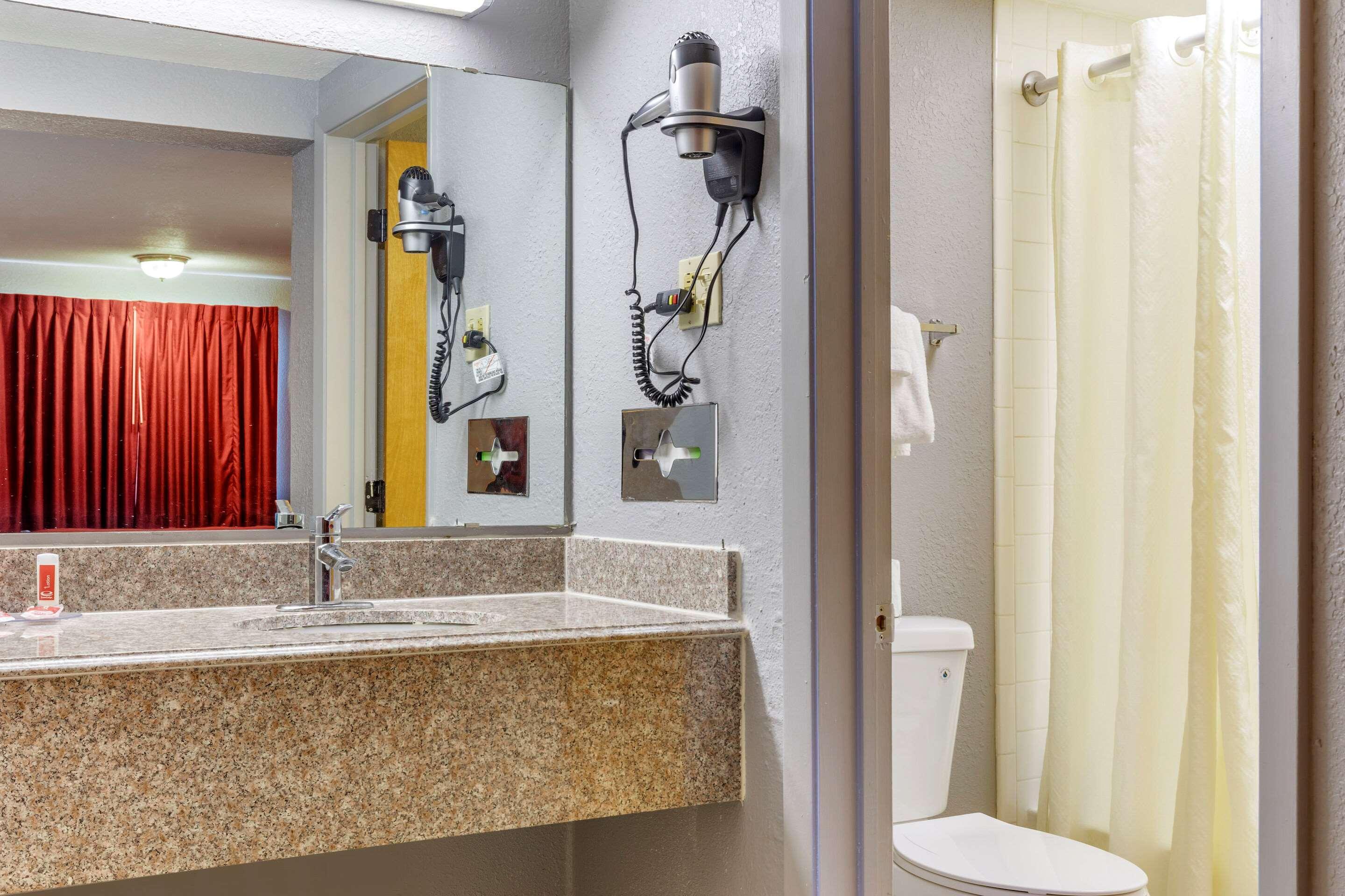 Econo Lodge Wichita Falls Downtown Екстер'єр фото