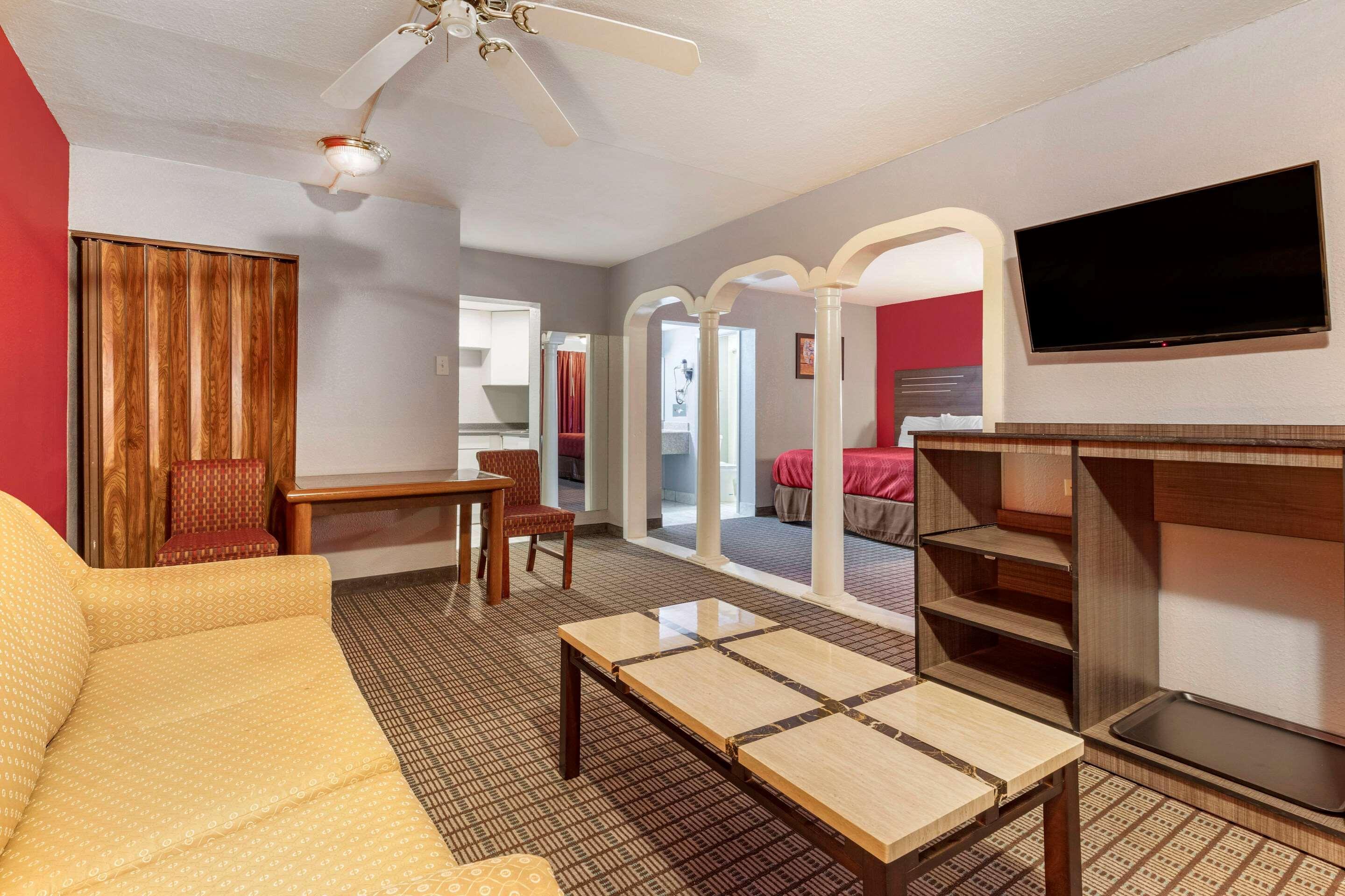 Econo Lodge Wichita Falls Downtown Екстер'єр фото