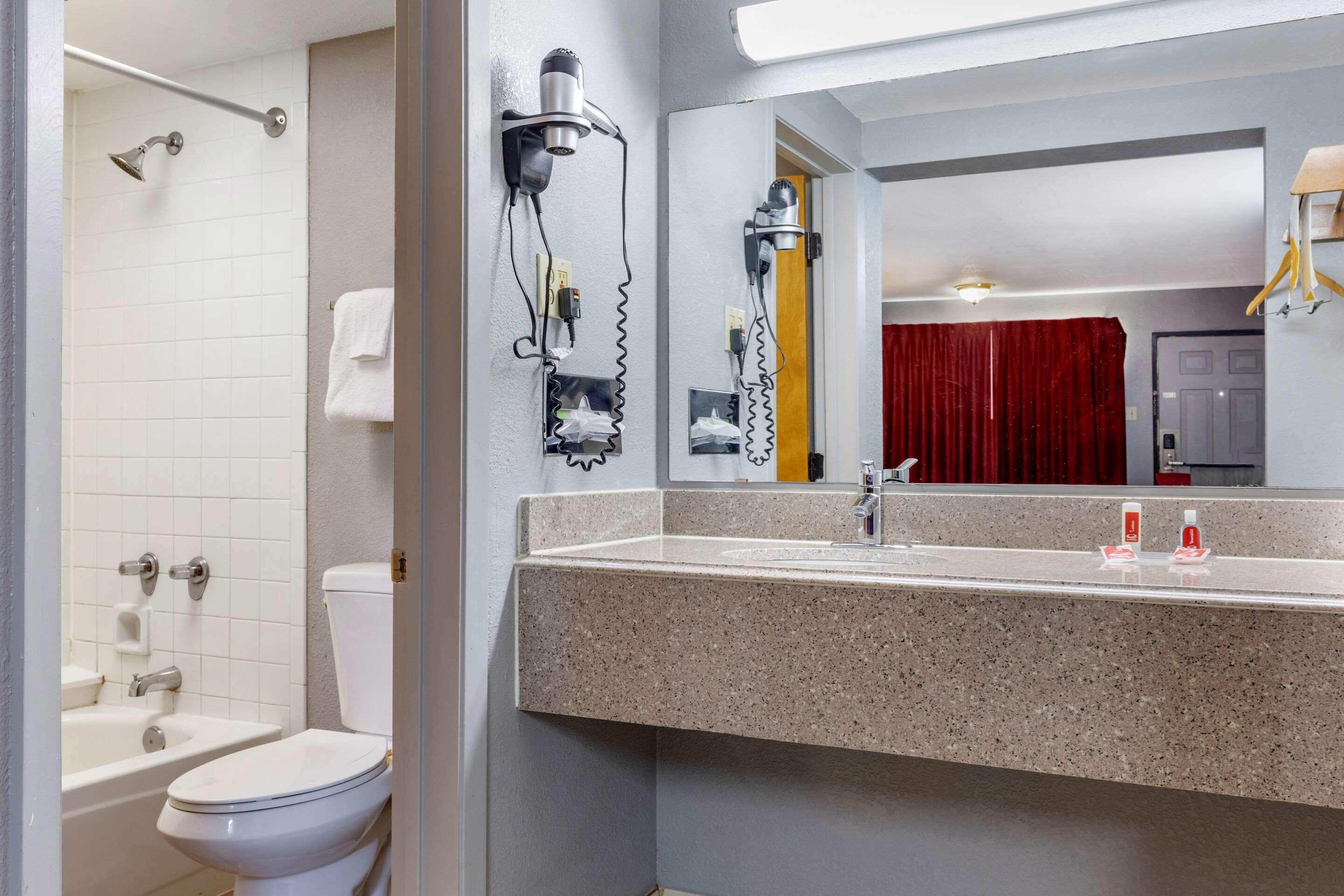 Econo Lodge Wichita Falls Downtown Екстер'єр фото