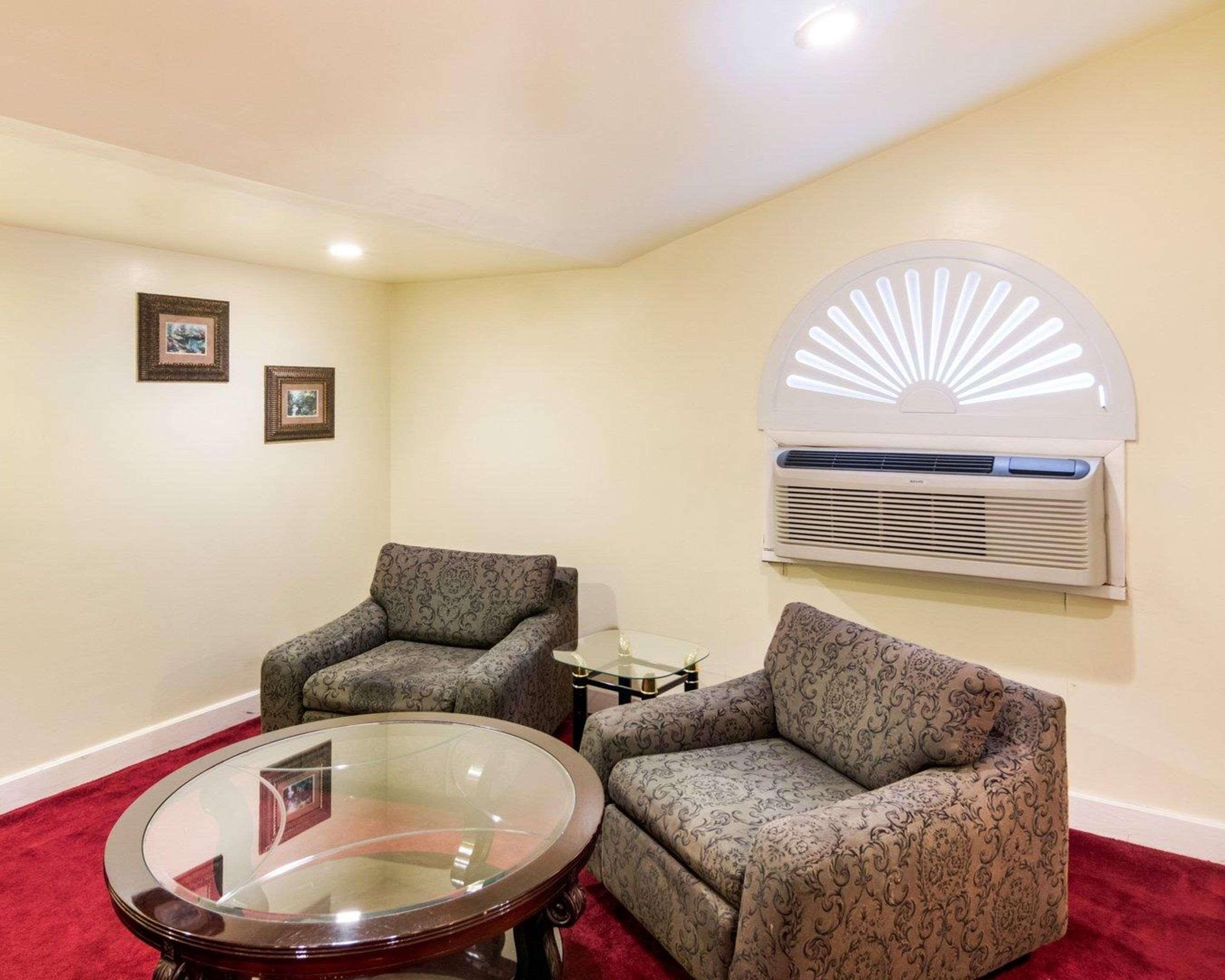 Econo Lodge Wichita Falls Downtown Екстер'єр фото
