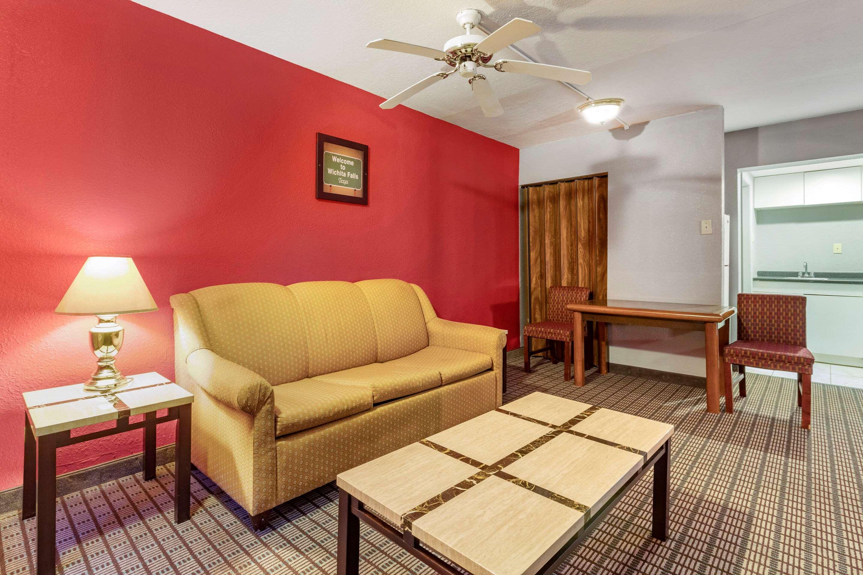 Econo Lodge Wichita Falls Downtown Екстер'єр фото