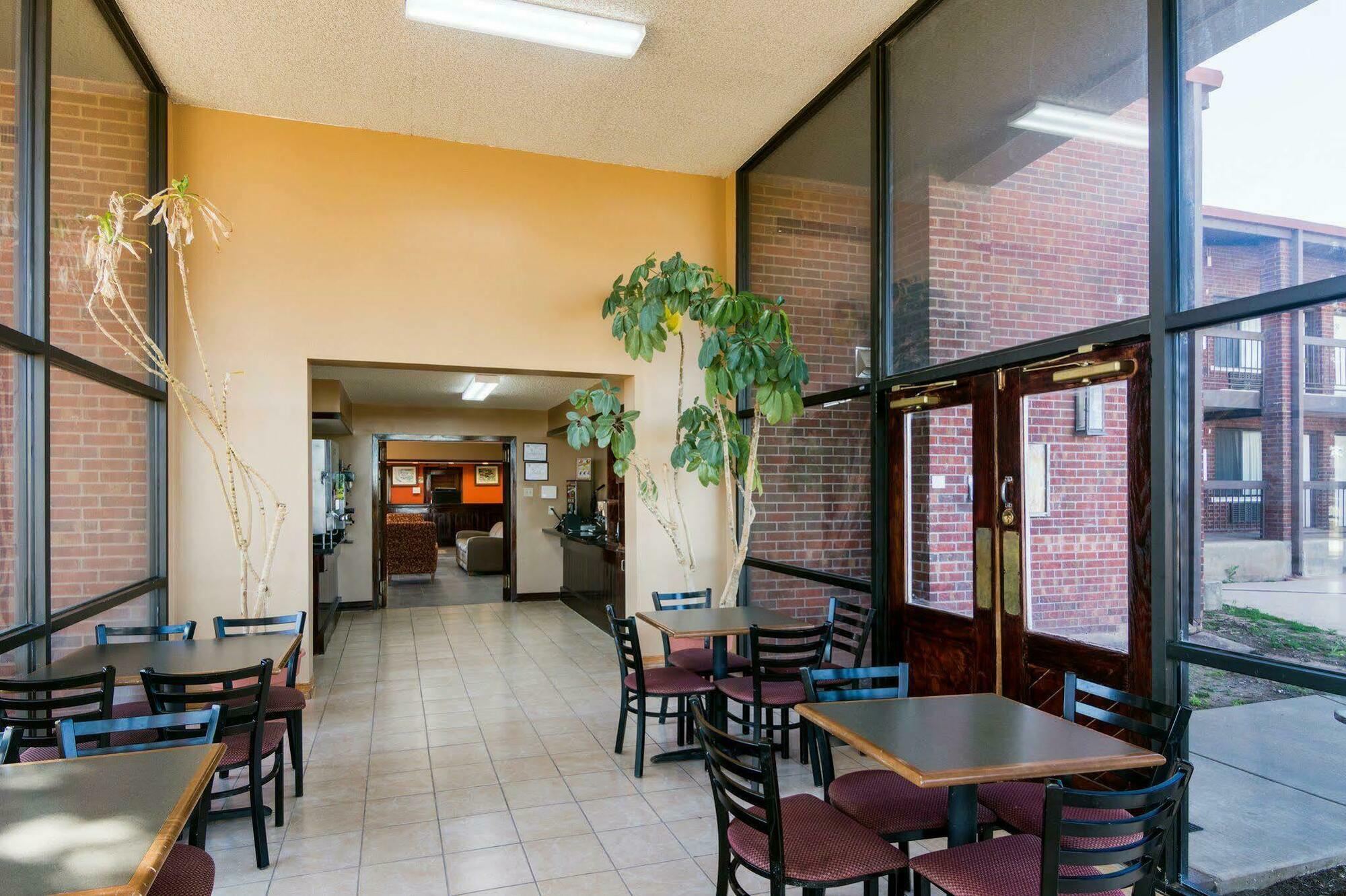 Econo Lodge Wichita Falls Downtown Екстер'єр фото